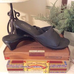 Talbots Black Leather Wedge Heel Sandal Sz 7.5 AA